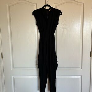 Alice & Olivia black tank cargo crop cap sleeve jumpsuit size 0